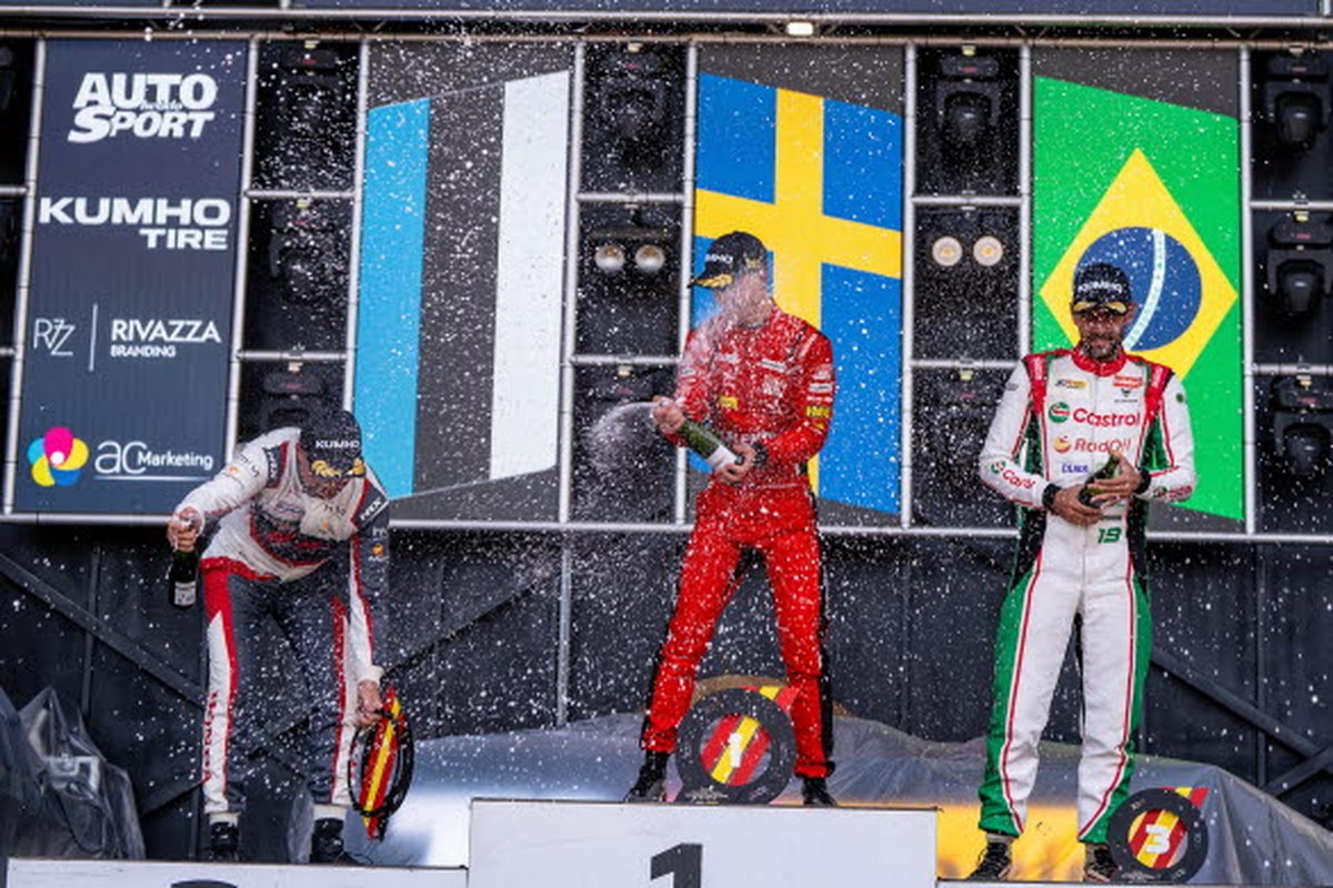 Viktor Andersson vinner i TCR Spain i Valencia
