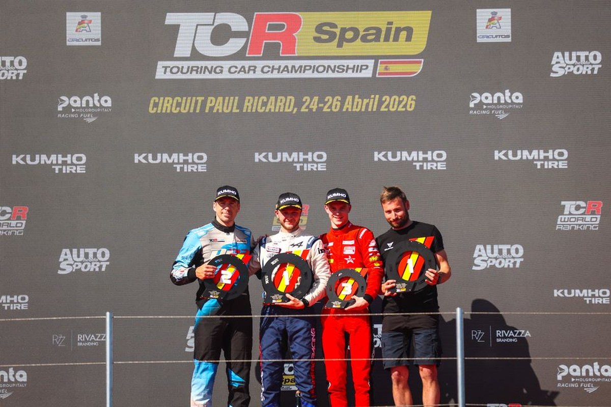 Viktor Andersson leder mästerskapet med CUPRA León VZ TCR