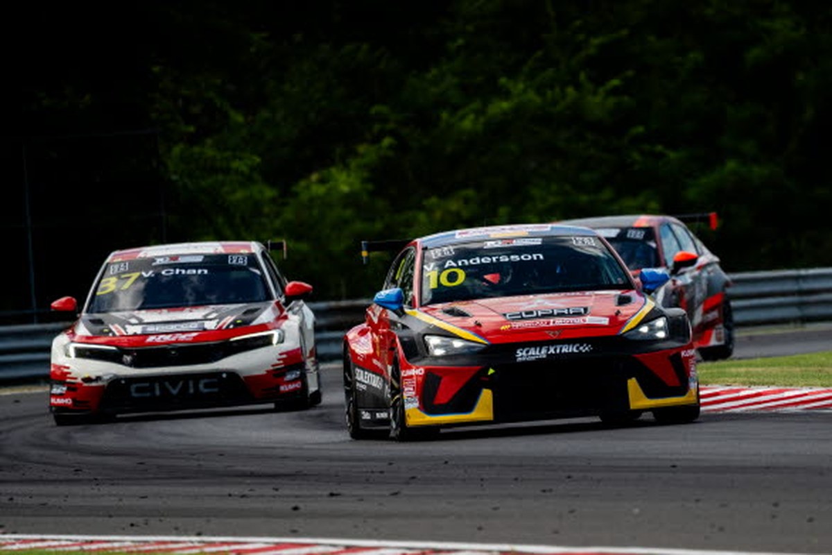 Viktor Andersson med CUPRA León VZ TCR på Hungaroring
