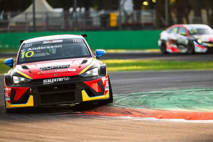 Viktor Andersson och CUPRA León VZ TCR på Monza