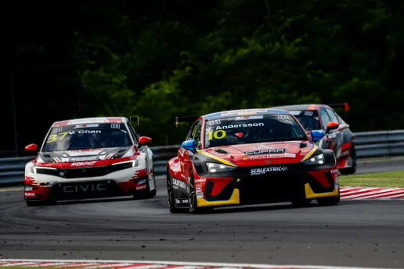 Viktor Andersson med CUPRA León VZ TCR på Hungaroring