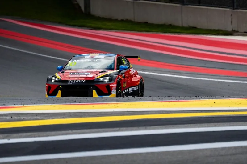 Viktor Andersson på pallplats i TCR Europe på Spa-Francorchamps