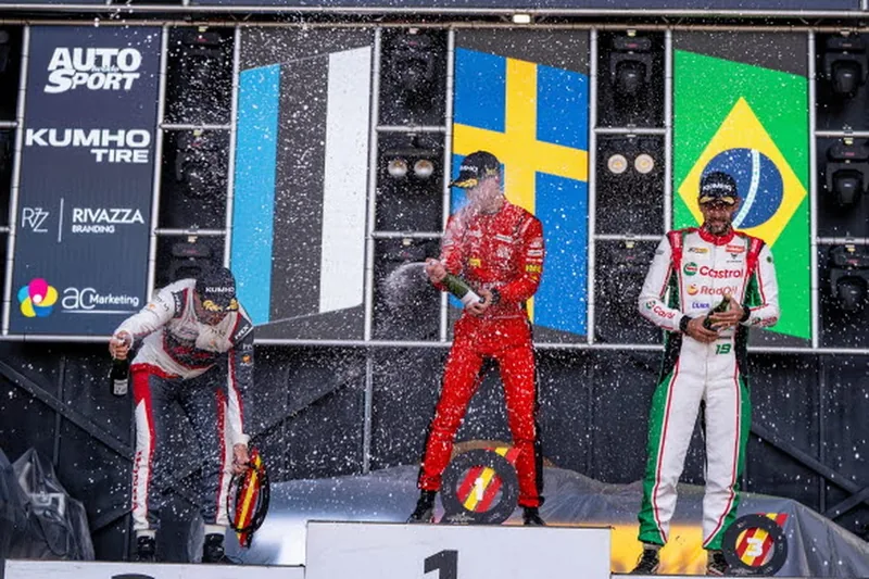 Viktor Andersson vinner i TCR Spain i Valencia